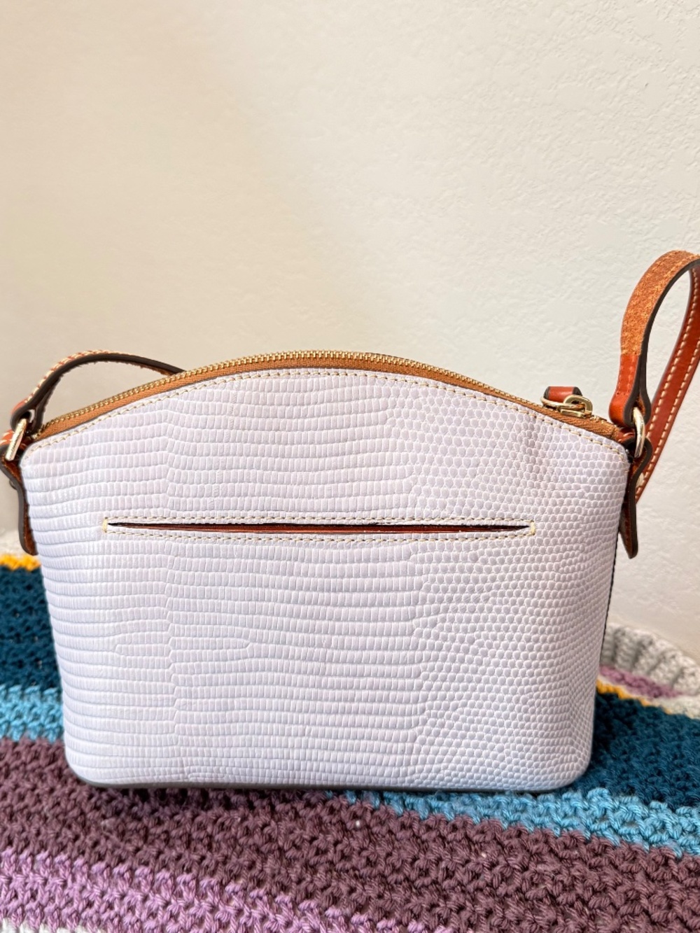 Dooney & Bourke Lilac Suki Leather Crossbody Bag. - Picture 2 of 7